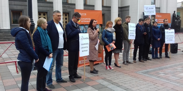 10% школярів курить: що робити знають депутати [відео]