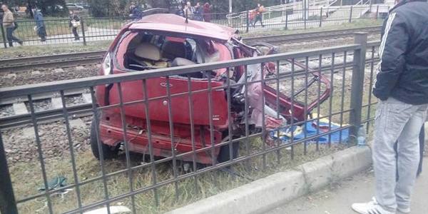 Смертельне ДТП під Києвом: поїзд збив легковий автомобіль