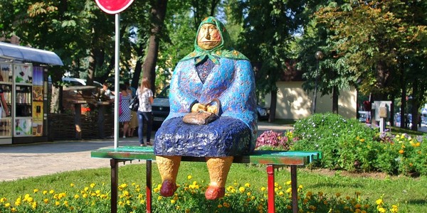 Пограбованій київській «бабці» повернули сумочку