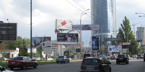 Київ звільняють від «естетичного шуму»