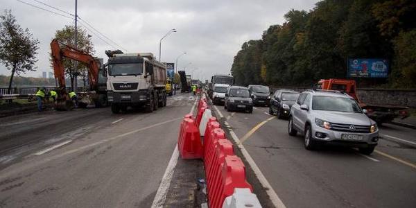 Затори в Києві: Набережне шосе повністю відкриють в наступному році 