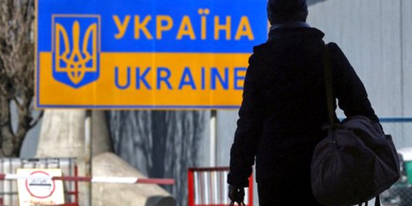 35% українців хочуть виїхати за кордон на постійне проживання