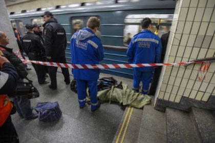 У столичному метро чоловік впав на рейки і загинув