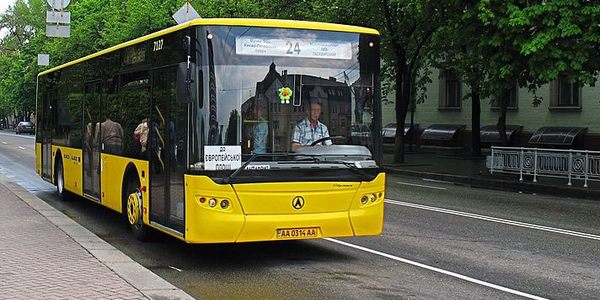Через мітинги у центрі продовжено зміни у русі столичних автобусів