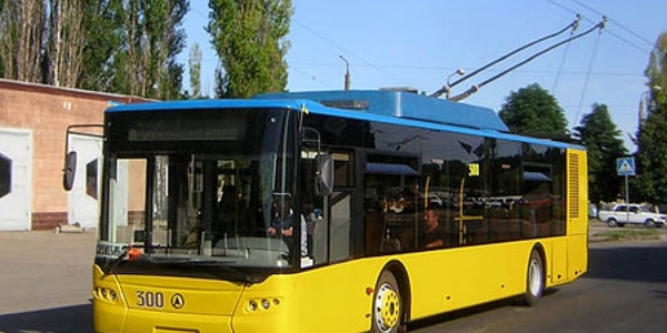 Столичні тролейбуси та автобуси змінять рух