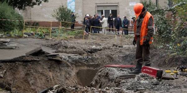 У Києві намагаються ліквідувати майже 400 поривів на теплотрасах
