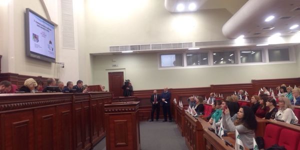 Освітяни та наркологи у мерії вирішують, як вберегти підлітків від небезпечних залежностей