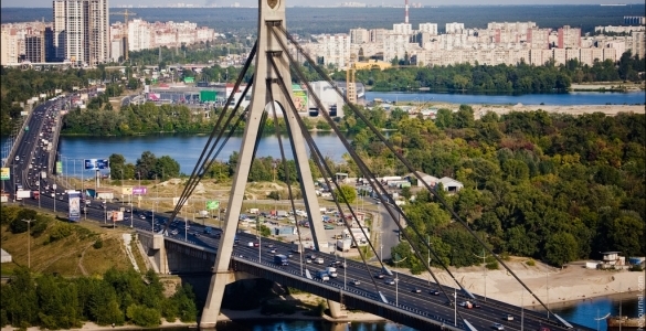 Для водіїв обмежать рух двома головними мостами столиці