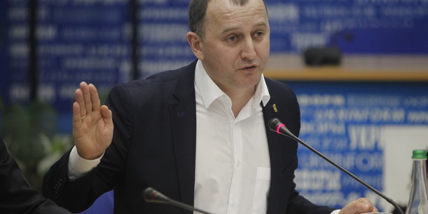 Депутат Сиротюк пропонує зробити перерву у сесії Київради заради участі у Радіодиктанті
