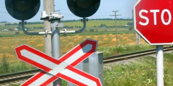 На залізничному переїзді в Києві сталася трагедія