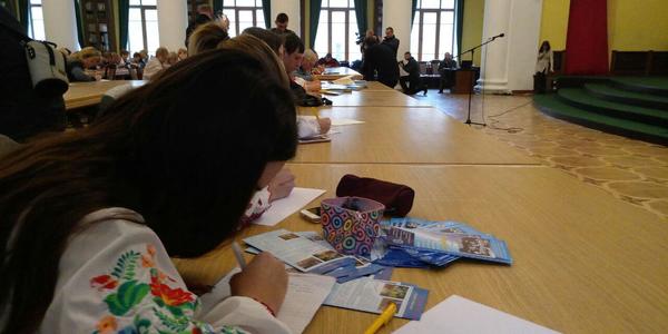 У мерії написали диктант у форматі  міжнародного мовного флешмобу [фото, відео]