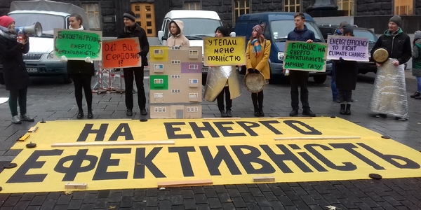 Лежачий протест під Кабміном влаштували прихильники енергоефективності [фото, відео]
