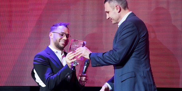 Кличко вручив «модну» премію Андре Тану