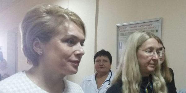 Два міністра прилюдно вакцинувалися від грипу [відео]