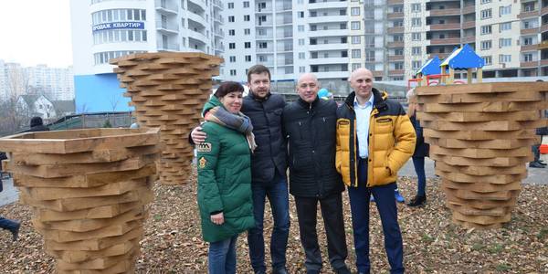 На Позняках замість чергової багатоповерхівки відкрили сквер