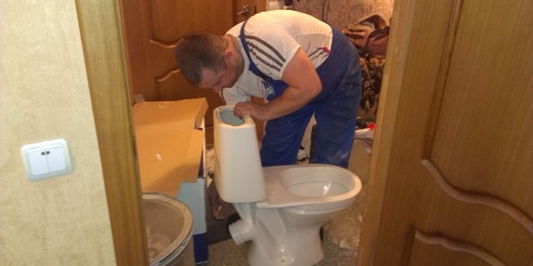 Влада Києва запровадила новий сервіс - виклик професійного сантехніка, але не з ЖЕДу
