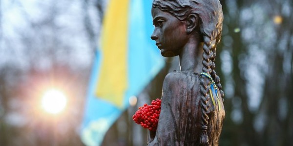У столиці вшанували пам'ять жертв Голодомору [фото]