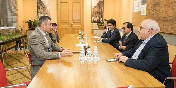 Кличко зустрівся з керівниками асоціацій міст Польщі та Франції