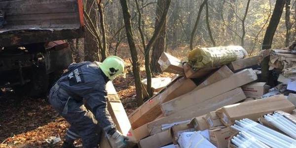 Біля Києва знешкодили звалище отруйних ртутних ламп