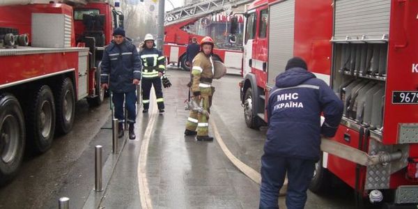 На Печерську тренували персонал відомого готелю, як швидко евакуюватися