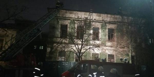 Вогнем і байдужістю: у Києві горів історичний будинок
