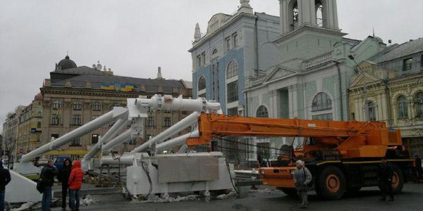 На Контрактовій площі встановлюють колесо огляду