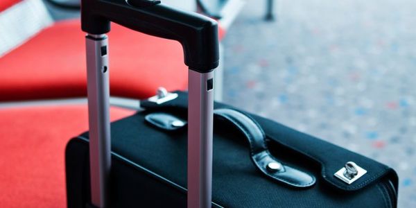 Що загрожує українкам, які подорожують за рахунок чоловіків
