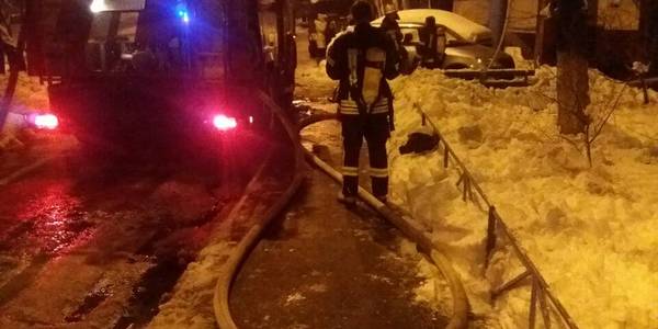 Під час пожежі на Здолбунівській врятовано жінку, евакуйовано 25 осіб, серед яких 3-є дітей