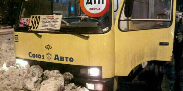 Під час руху у водія столичної маршрутки стався напад епілепсії 