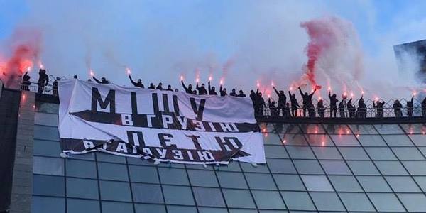 Кава, прихильники Порошенка та націоналісти з фаєрами: що відбувалось сьогодні на Майдані [фото, відео]