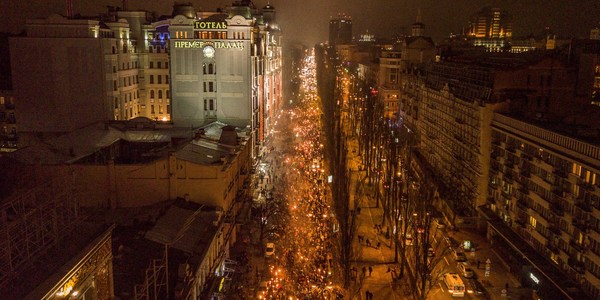Смолоскипну ходу показали з висоти [фото]
