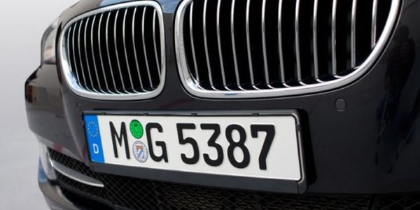 Українцям нададуть можливість узаконити авто на єврономерах за символічну плату