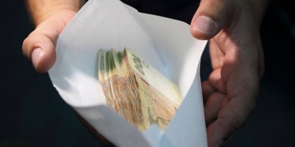 Кабмін пропонує збільшувати мінімальну заробітну плату і надалі
