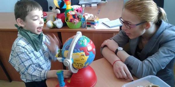 Як і де «поставити на ноги» дитину з інвалідністю у Києві [фото відео]