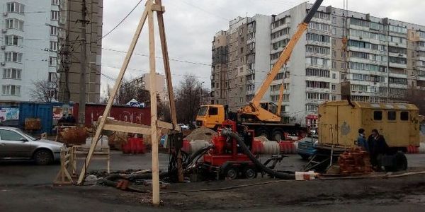 Роботи по ліквідації аварії на Ново-Дарницькому колекторі у Києві досі не завершилися