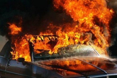 Сьогодні вночі в Оболонському районі згоріли три автомобілі