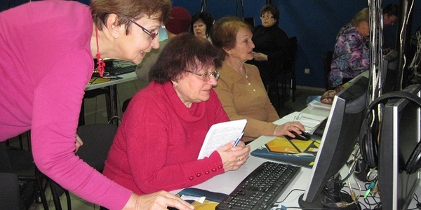 Йога та комп’ютерна грамотність для столичних пенсіонерів