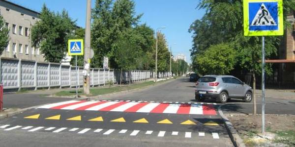 У «Київавтодорі»  показали інноваційні методи задля безпеки пішоходів [відео]