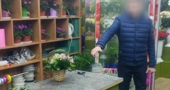 Чоловік придбав гаджети в зоомагазині та квітковій крамниці
