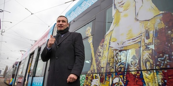 Кличко рекомендує: Києвом курсуватимуть трамваї з портретами видатних українців [фото]