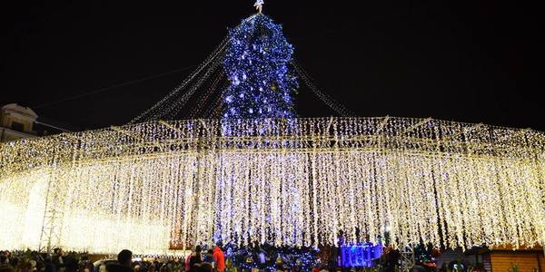 Сьогодні почнуть розбирати головну ялинку та містечко на Софійській площі