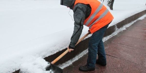 Дороги столиці від снігу обробляють 260 одиниць спецтехніки
