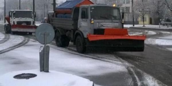В’їзд транспорту у Київ обмежено, киян просять не сідати за кермо і не паркувати авто на узбіччях