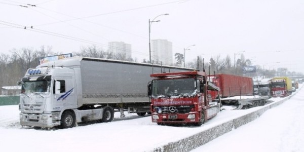 Опівночі в’їзд у столицю знову перекриють