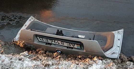 ДТП у Києві: водій БМВ перевищив швидкість та влетів у стовп 