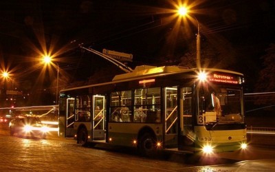 На проспекті Перемоги на одну ніч змінять рух тролейбуси