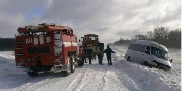 Тим, хто виїжджає з Києва на вихідні: більшість шляхів закриті [відео]