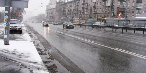 Столичні комунальники радіють, що сніговий циклон оминув місто, але штрафів виписали багато