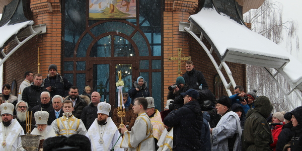 Водохреща у Гідропарку: емоції, від яких запалює дух, чудотворні властивості та правила пірнання