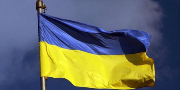 Скарбники України пошили своїми руками прапор України завдовжки з кілометр, який розгорнуть у Києві на Хрещатику